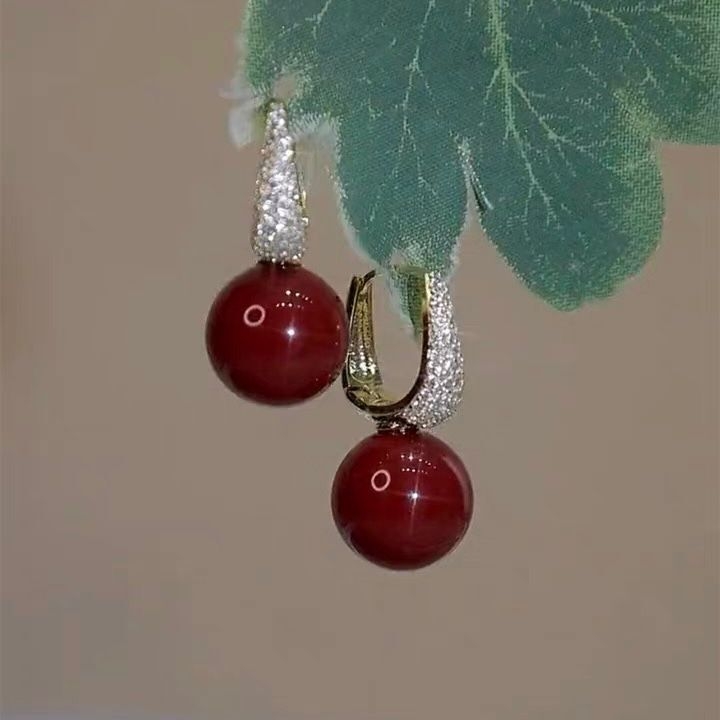Naušnice od srebra 925, crvene perle, lagani luksuz, geometrijski dizajn, elegantan vintage stil, 2023