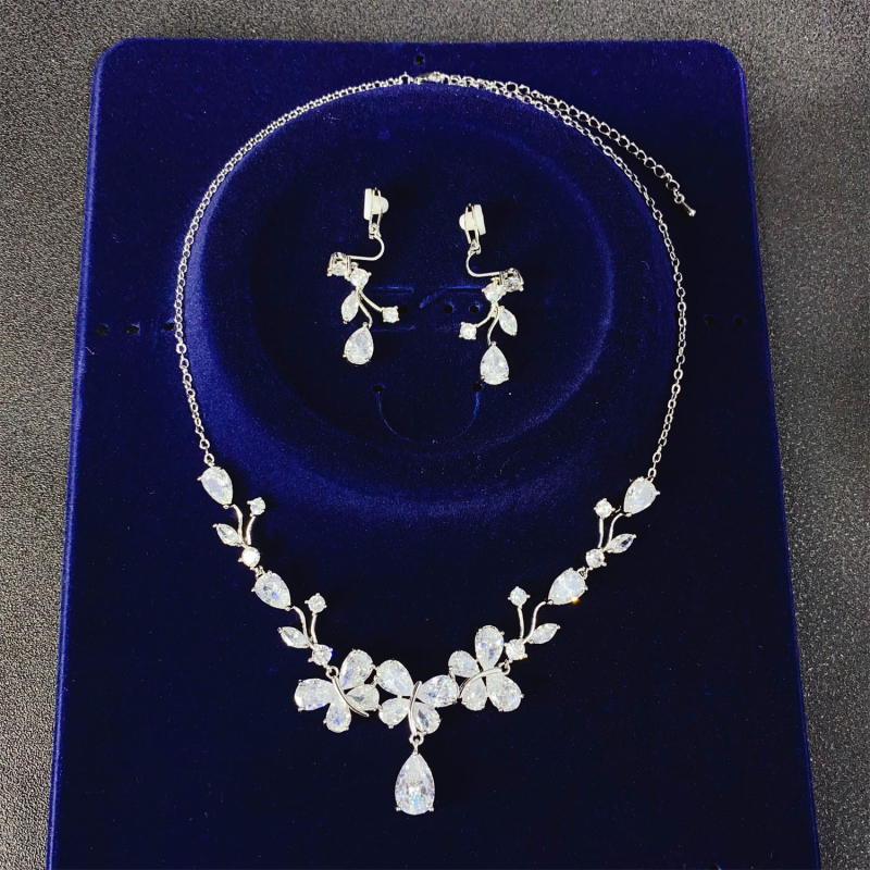 Set ogrlice i naušnica za nevjestu – leptir cirkon