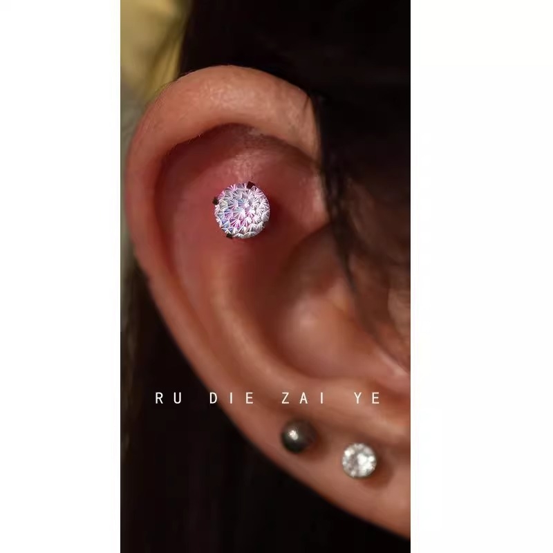 Geometrijski naušnice od titan čelika, 6 mm sjajni elementi, 8 mm ravna stražnja strana