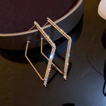 Ženske naušnice s geometrijskim oblikom i kristalima – elegantan, luksuzan stil