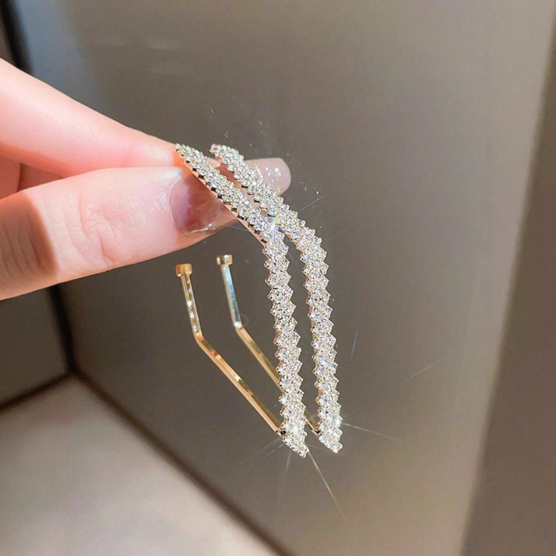 Ženske naušnice s geometrijskim oblikom i kristalima – elegantan, luksuzan stil