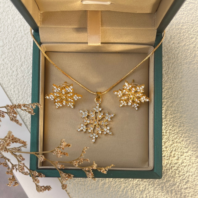 Set nakita u obliku pahulje snijega: ogrlica i naušnice s dijamantima, elegantan i minimalistički dizajn