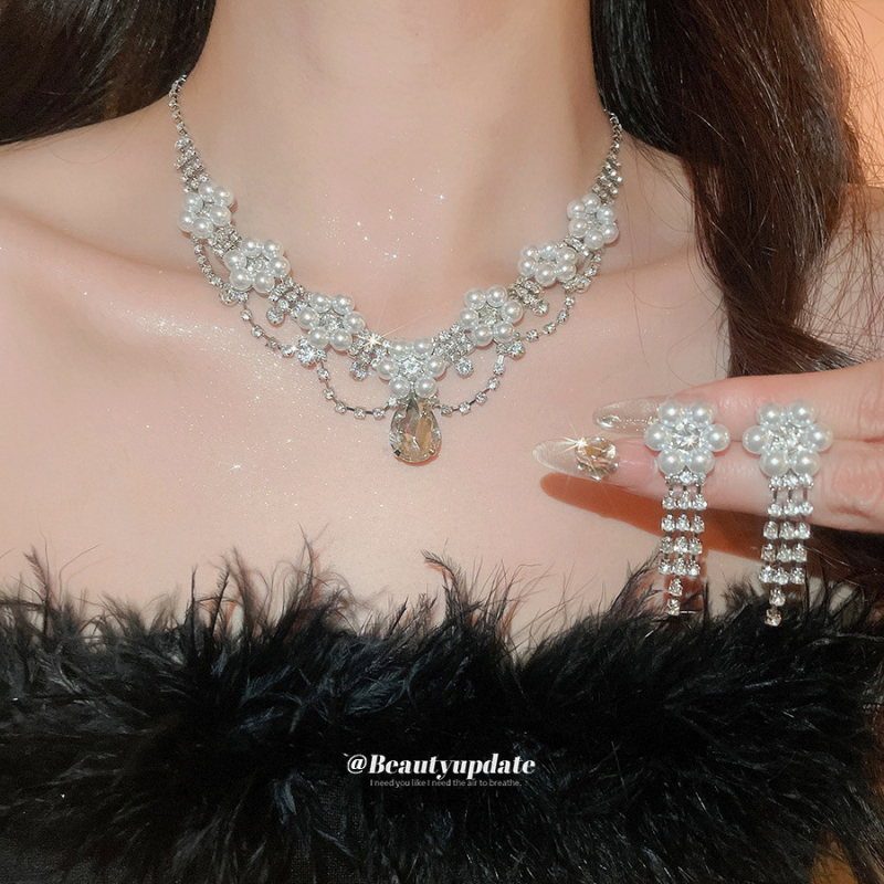 Set naušnica i ogrlice s perlama i cvjetnim motivom u kraljevskom stilu, lanac za ključnu kost u francuskom stilu, lagani luksuz ženskih nakita