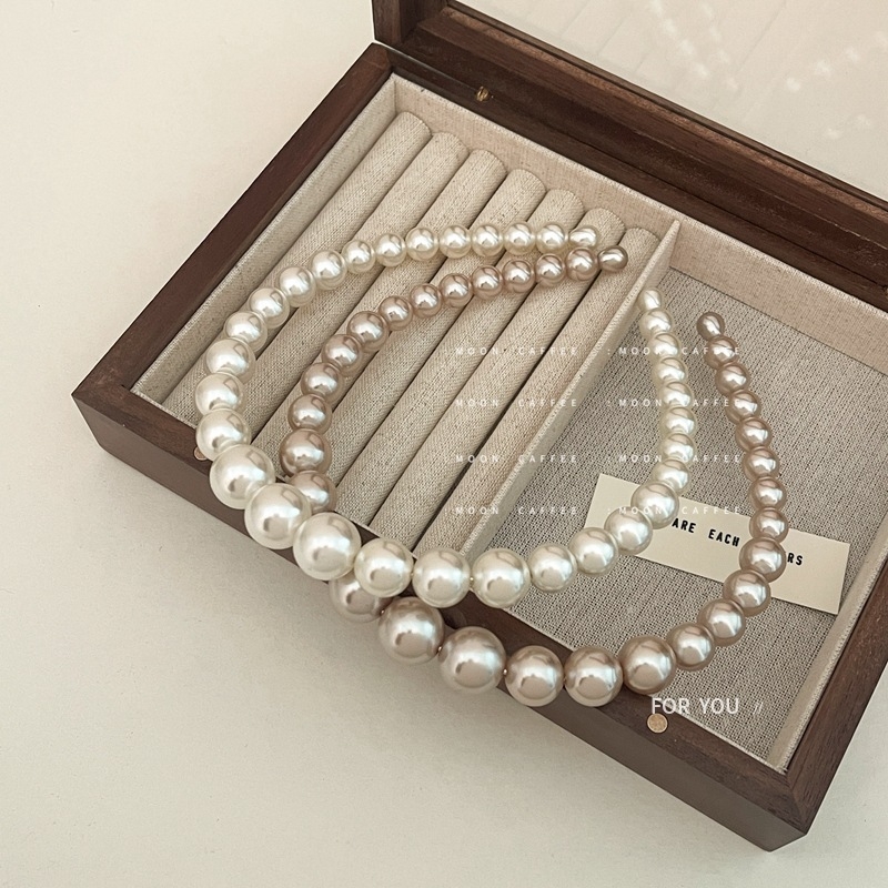Traka za kosu s perlama Chanel stila, za žene, retro elegantan dizajn s podignutom krunom