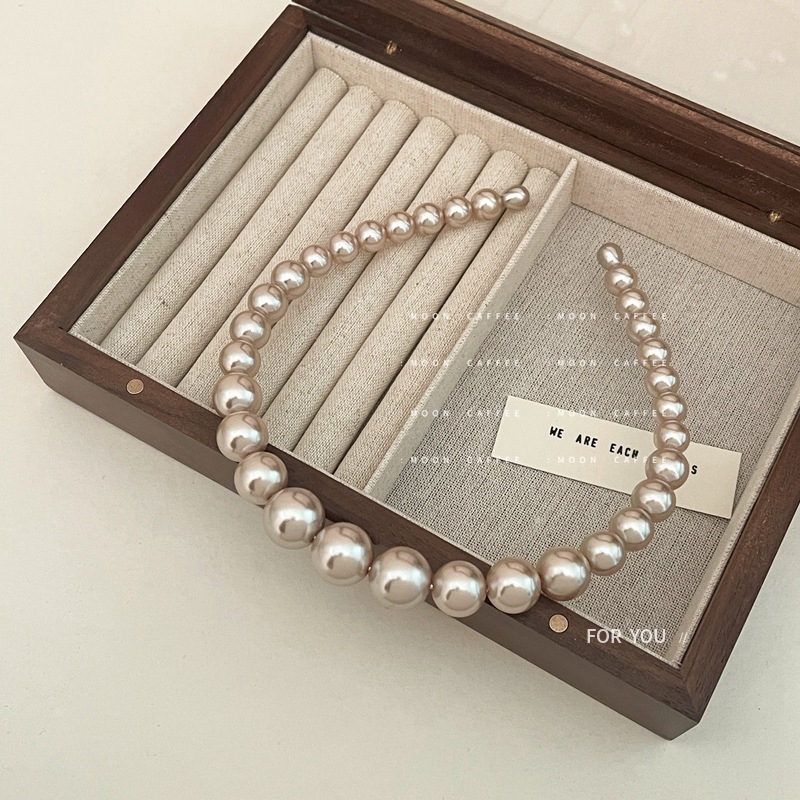 Traka za kosu s perlama Chanel stila, za žene, retro elegantan dizajn s podignutom krunom