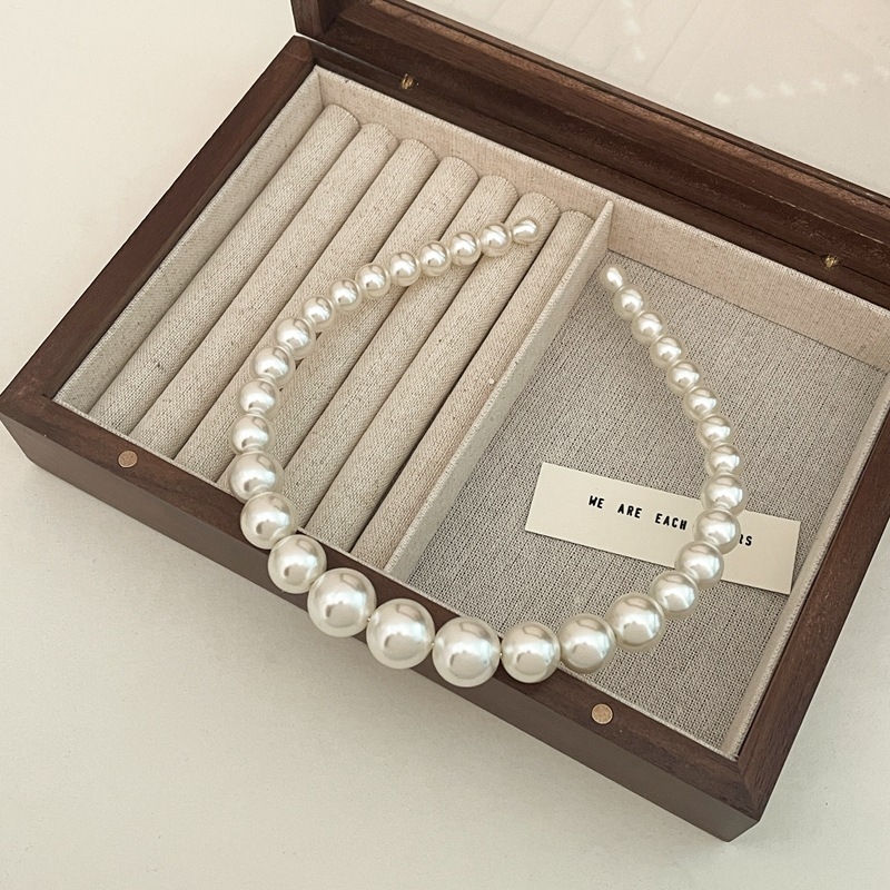 Traka za kosu s perlama Chanel stila, za žene, retro elegantan dizajn s podignutom krunom
