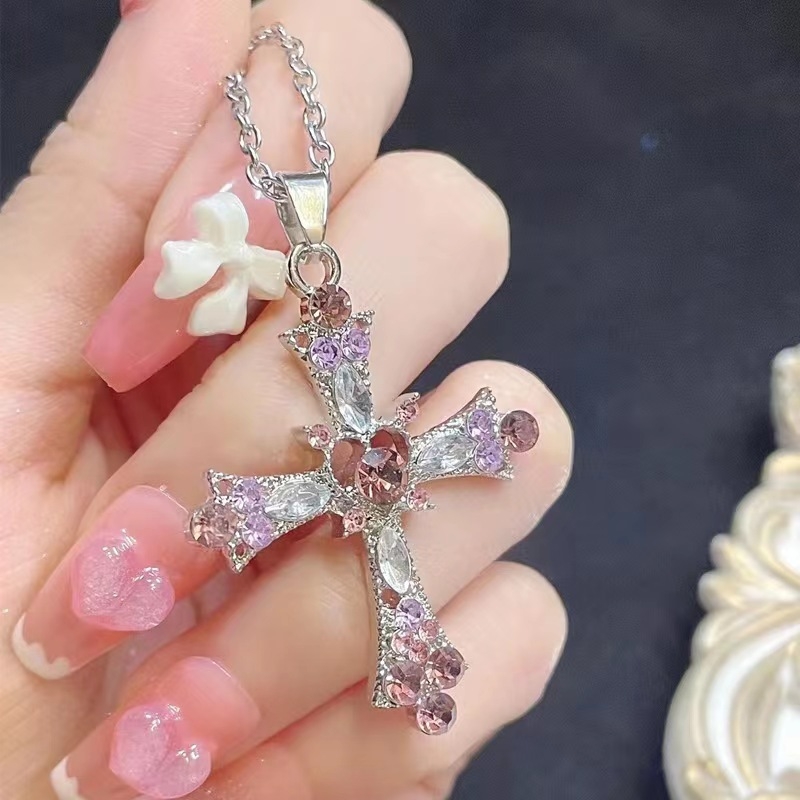 Ženski boho ogrlica s dva križa i dijamantima
