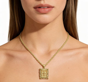 Ogrlica s križem od bakra, imitacija 18K zlata, kvadratni uzorak križa, privjesak, vijčani lanac, unisex, duljina 41–50 cm