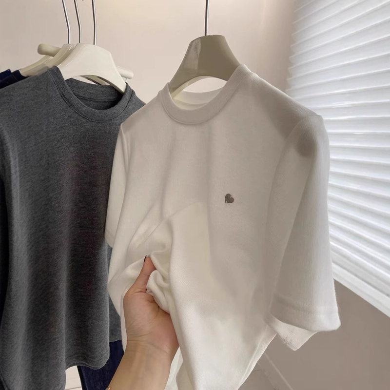 Damska baza majica s mekanim pliš materijalom, okrugli izrez, kratki rukavi, srcolasti gumbi, korejski stil, jesen-zimski kroj