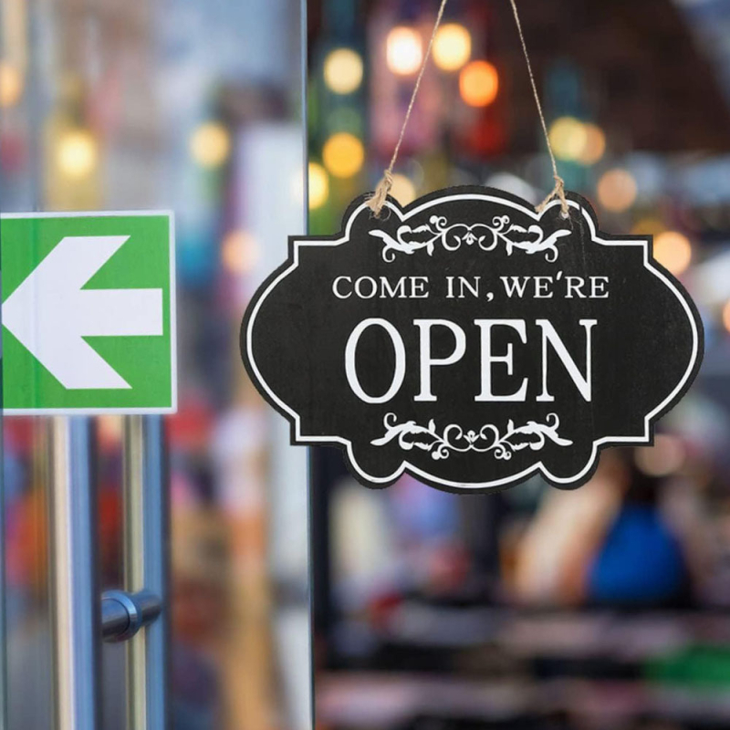 Drveni dvostrani natpis na vrata za bar ili trgovinu s natpisom Open/Closed