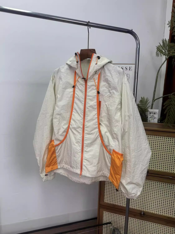 Korejski stil ljeta 2025: lagana kapuljačom jakna za planinski stil i outdoor trčanje, prozračna, s blokovima boja i UV zaštitom