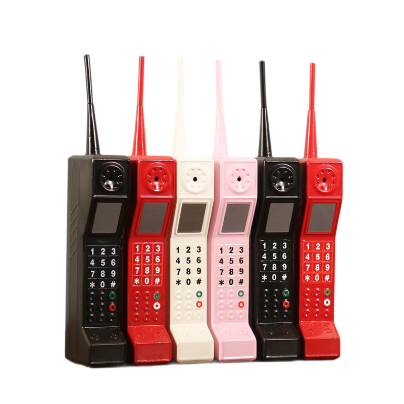 Retro nostalgični brick mobitel — rekvizit za scenu i dekorativni izlog, od željeza