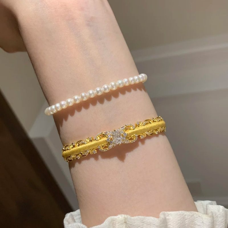 Narukvica sa safirom, zlatnim brušenim završetkom i čipkastim dizajnom, ženski elegantni luksuzni nakit