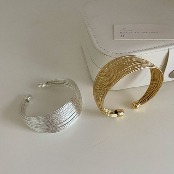 Ženske višeslojne metalne narukvice, nišni dizajn, retro stil, minimalistički i svestrani dodatak za zglob