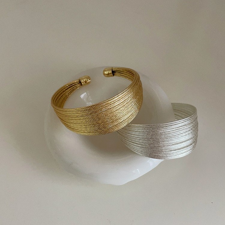 Ženske višeslojne metalne narukvice, nišni dizajn, retro stil, minimalistički i svestrani dodatak za zglob