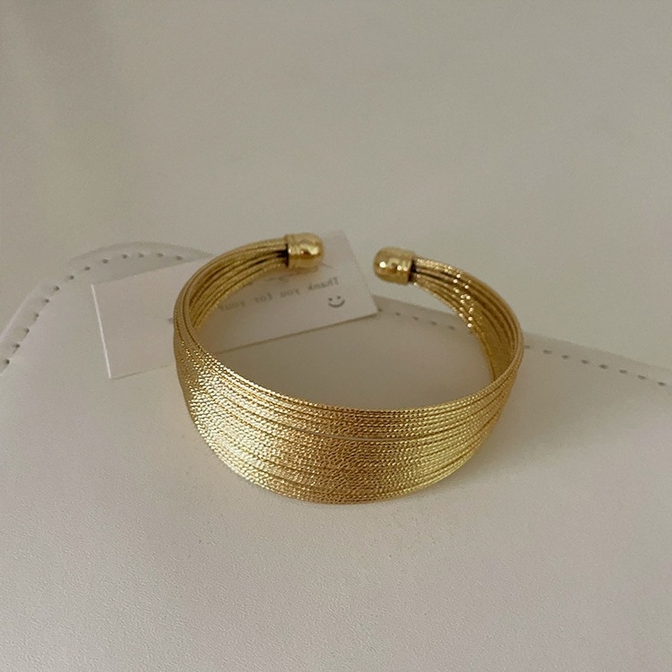 Ženske višeslojne metalne narukvice, nišni dizajn, retro stil, minimalistički i svestrani dodatak za zglob