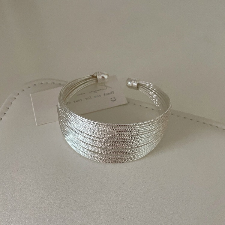 Ženske višeslojne metalne narukvice, nišni dizajn, retro stil, minimalistički i svestrani dodatak za zglob