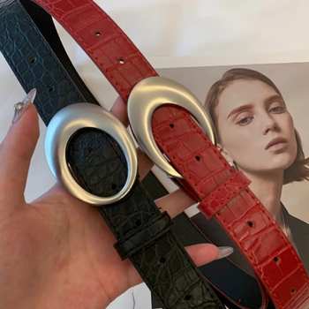 Ženski crveni Y2K pojas, američki retro stil, ugravirana umjetna koža, spona od legure, kopčanje na snaps, širina 2-4 cm, duljina 105 cm, proljeće 2024
