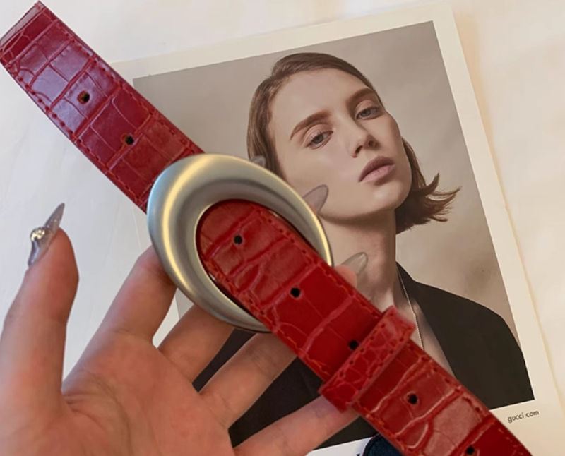 Ženski crveni Y2K pojas, američki retro stil, ugravirana umjetna koža, spona od legure, kopčanje na snaps, širina 2-4 cm, duljina 105 cm, proljeće 2024