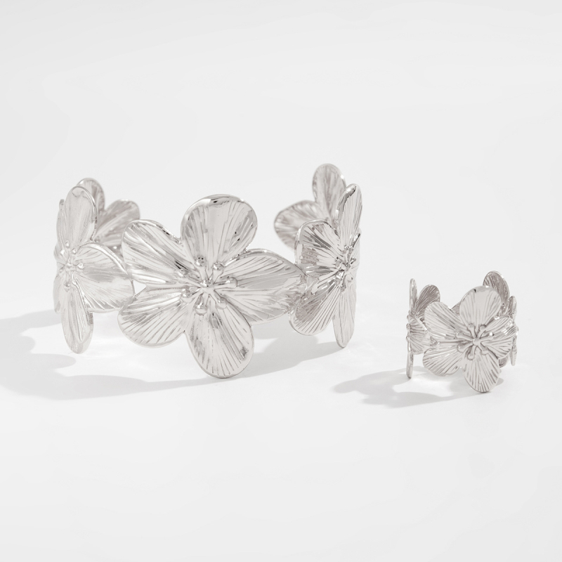 Dve metalne narukvice s floralnim uzorcima u europsko-američkom stilu, minimalistične i elegantne ženske modne dodaci