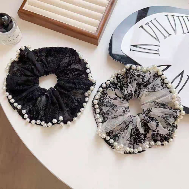 Elegantna gumica za kosu s bisernim detaljem i elastičnom trakom