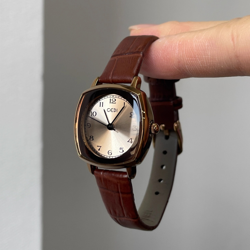 Gedi retro jesenski ženski sat s kožnim remenom, diskretan luksuz, nišni stil, kvarcni mehanizam, kvadratni brojčanik 26 mm