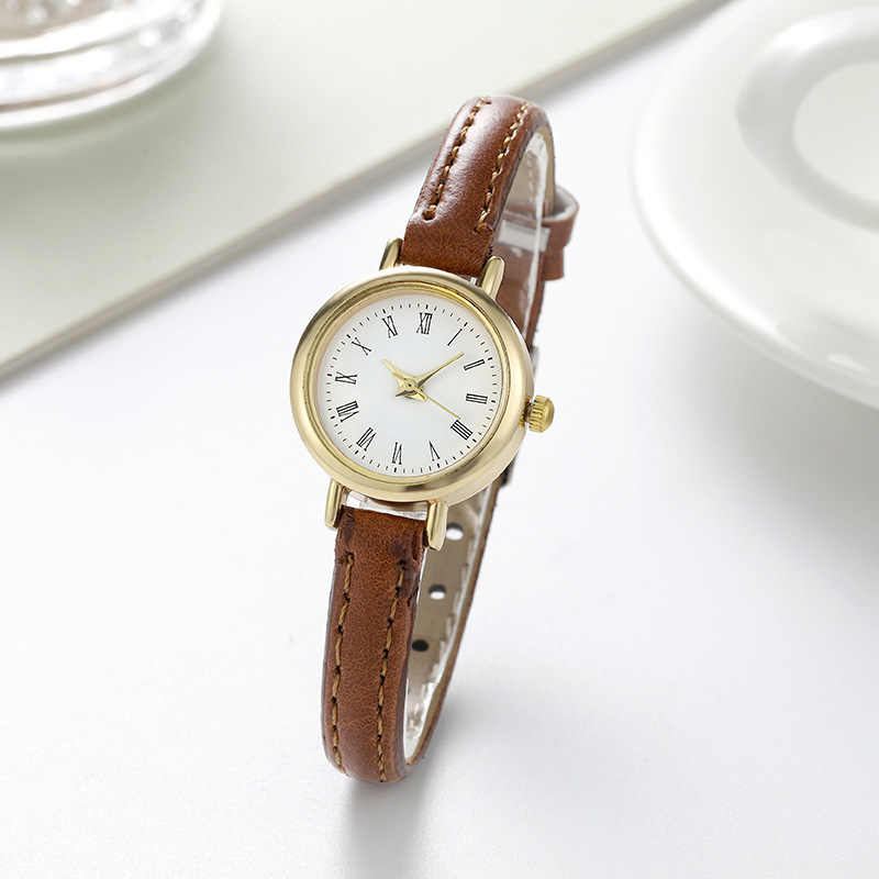 Ženski kvarcni sat s uskim PU remenom, retro stil, okrugli brojčanik s rimskim brojevima; kućište od cinkove legure, promjer brojčanika 23 mm, debljina 7 mm.