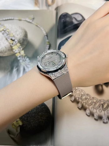 Aulbo ženski modni sat s kalendarom, Gypsophila detalj, 36 mm brojčanik, silikon remen, japanski mehanizam