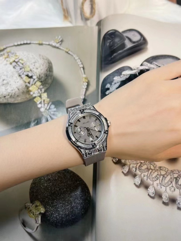 Aulbo ženski modni sat s kalendarom, Gypsophila detalj, 36 mm brojčanik, silikon remen, japanski mehanizam