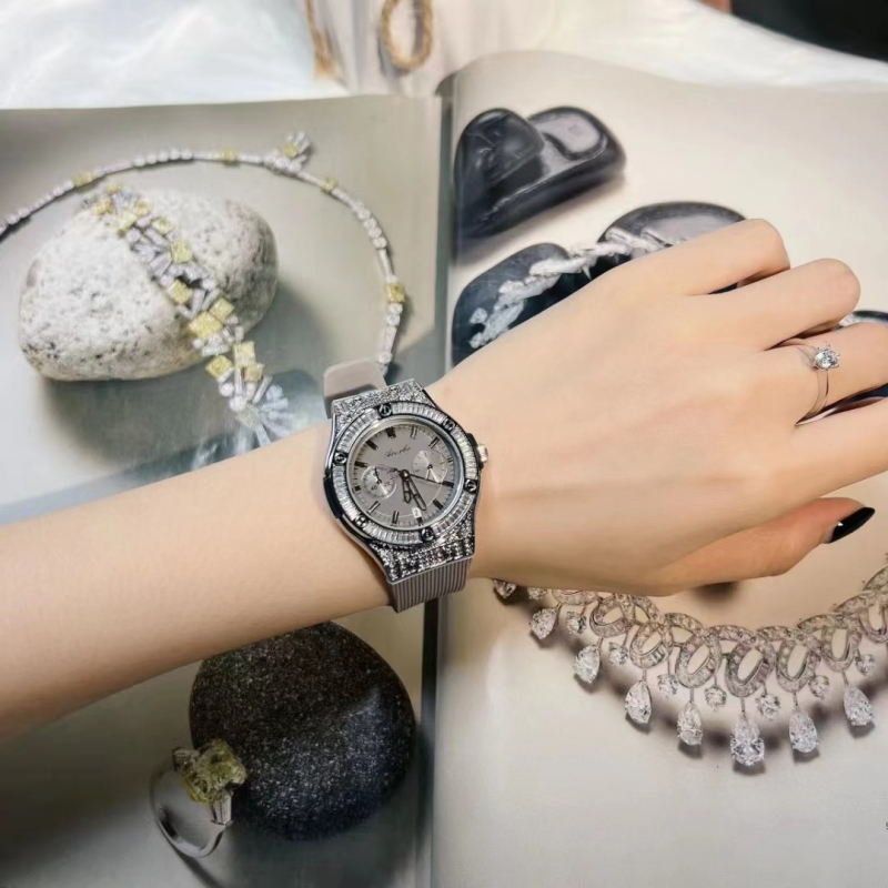 Aulbo ženski modni sat s kalendarom, Gypsophila detalj, 36 mm brojčanik, silikon remen, japanski mehanizam