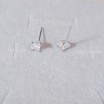 Naušnice od srebra 925 s kubnim cirkonijem, pravokutnog oblika, unisex