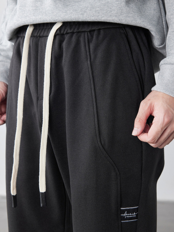WOOG2005 Crne muške sportske hlače s fleece podstavom, ravnog kroja, zima 2025, blago opušten kroj, elastične