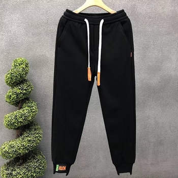 Muške casual hlače za jesen 2025 s modernim dizajnom, jednostavan stil, jogger stil, svestrane i udobne