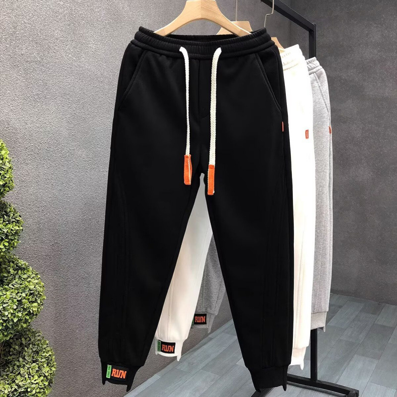 Muške casual hlače za jesen 2025 s modernim dizajnom, jednostavan stil, jogger stil, svestrane i udobne