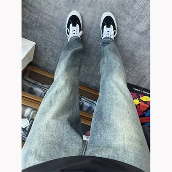 Férfiaknak mosott vintage kék farmer, slim-fit, egyenes szárú, tavasz–ősz stílusú, amerikai street vibe