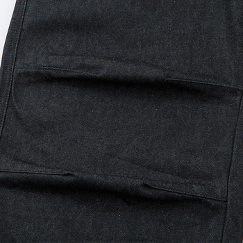 Férfiaknak tervezett széles szárú farmer, scimitár sziluettel, térdnél redőzött dizájnnal, teljes hosszúságú, pamut denim