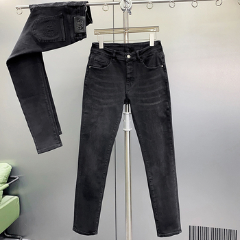 Muške tanke crne traperice, slim-fit, ravnog kroja, lagan materijal za proljeće i ljeto, casual i svestrane.