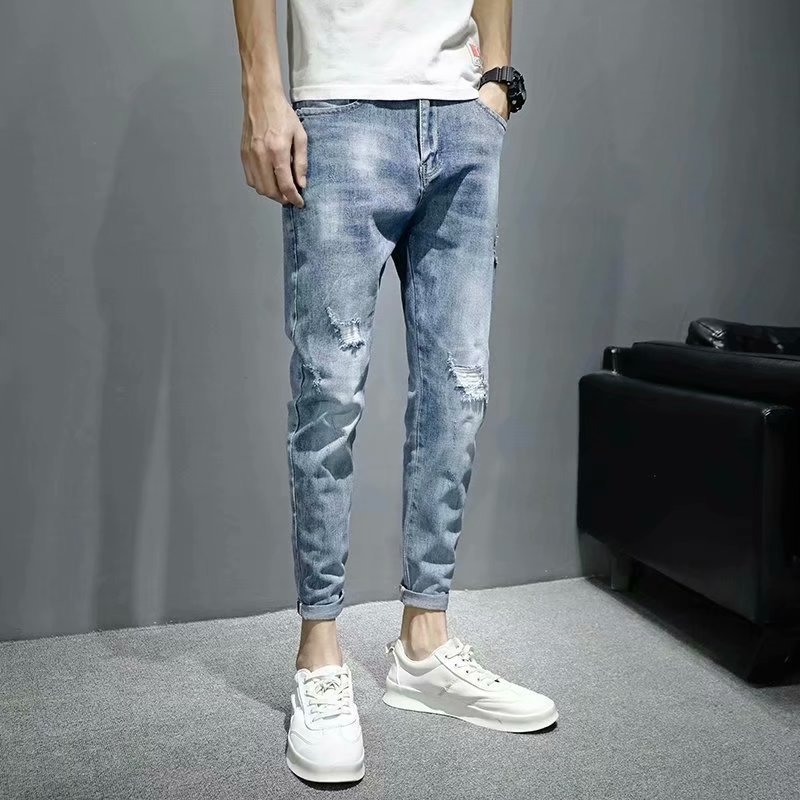Muške traperice 2025: lagane ljetne denim, korejski stil, uski kroj s blagim suženjem, svijetloplave, casual elastične hlače
