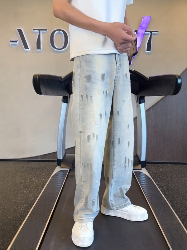 Мъжки дънки в американски стил с измиване и спрей-ефект, свободна права кройка за ежедневни поводи