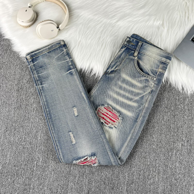 Muške traperice s patchworkom i vezom, vintage stil, slim fit, ravni kroj, svakodnevni casual za proljeće i jesen