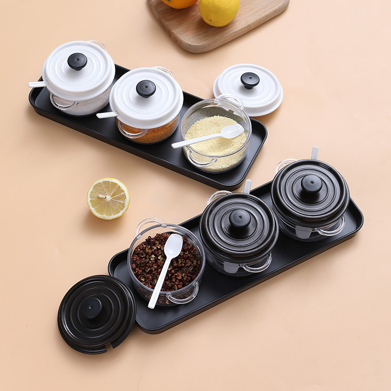 Set plastičnih posuda za začine s preklopnim poklopcem, dva ili tri odjeljka, kuhinjski set u nordijsko–japanskom stilu.