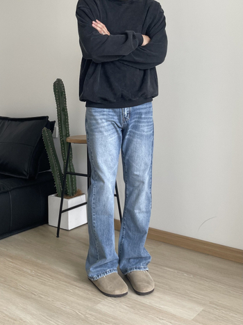 Muške traperice u američkom retro stilu, svijetloplave oprane s distresom – Slim Straight kroj (Cleanfit)