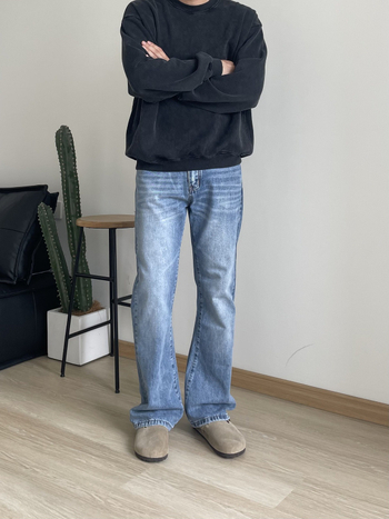 Muške traperice u američkom retro stilu, svijetloplave oprane s distresom – Slim Straight kroj (Cleanfit)