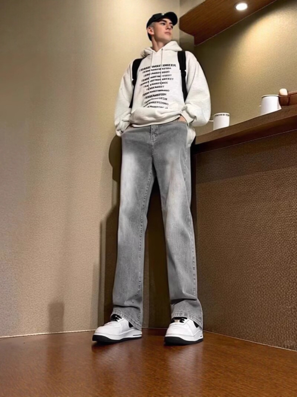 Muške traperice u američkom stilu, cementno-sive boje, podstavljene fleeceom, vintage dizajn, slim fit, blago proširene nogavice, ravnog kroja