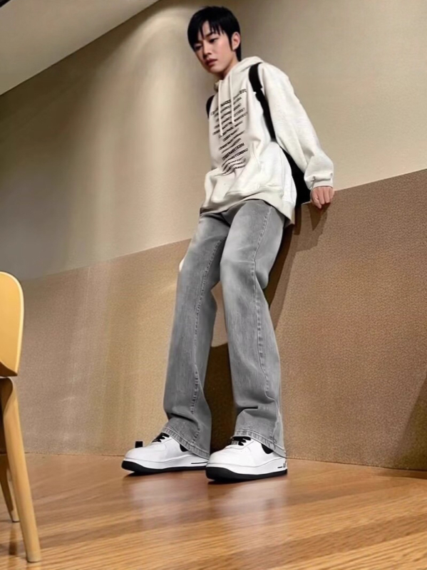 Muške traperice u američkom stilu, cementno-sive boje, podstavljene fleeceom, vintage dizajn, slim fit, blago proširene nogavice, ravnog kroja