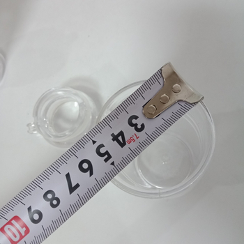 Plastični set začina za kuhinju i restoran: bočice za ocat i sojin sos, staklenke za papar i šećer, spremnici za pohranu na stolu