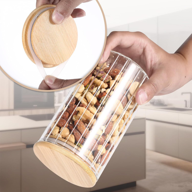 Prugasta staklena posuda s žličicom, s hermetičnim poklopom, za čuvanje žitarica, suhog voća i zrna kave, paket od dva komada