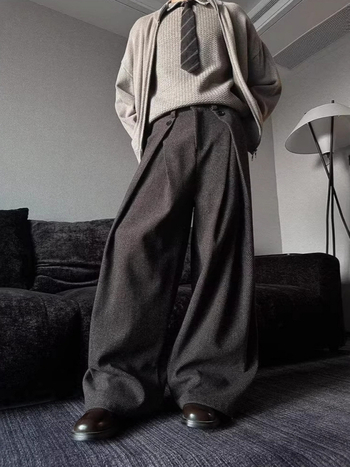 Muške hlače u uzorku haunstooth, plisirane u A-liniji, s drape efektom, otporne na nabore, blago široke nogavice, poslovno casual stil