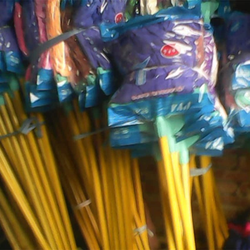 Mikrovlaknasti Chenille mop s nehrđajućom čeličnom šipkom, drvenim držalom i plastičnom glavom za metlu