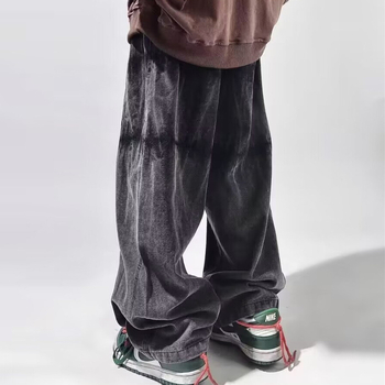 Muške traperice od denima u hip-hop retro urbano stilu, ravna kroja, široke nogavice.